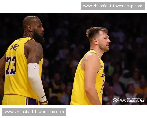 史诗对决：当湖人紫金军团遇上火箭休斯顿，一场关于荣耀与梦想的视频盛宴